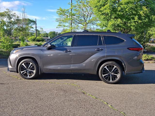 used 2021 Toyota Highlander car, priced at $40,995