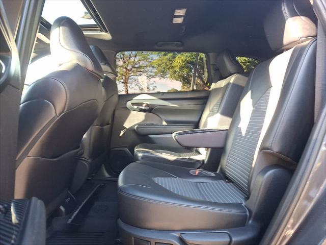 used 2021 Toyota Highlander car, priced at $40,995