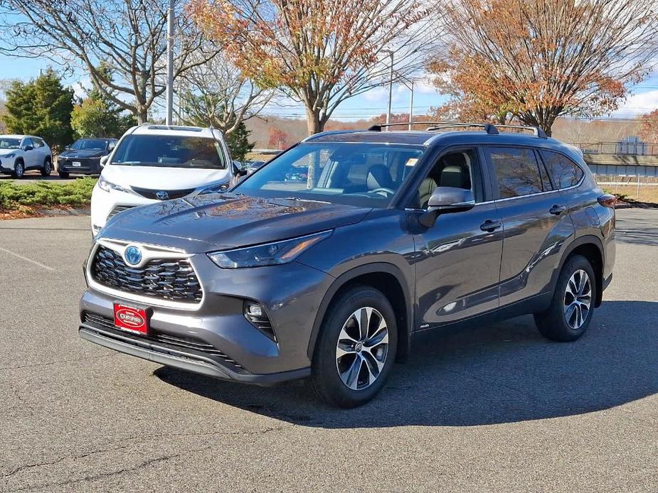 used 2024 Toyota Highlander Hybrid car, priced at $48,995