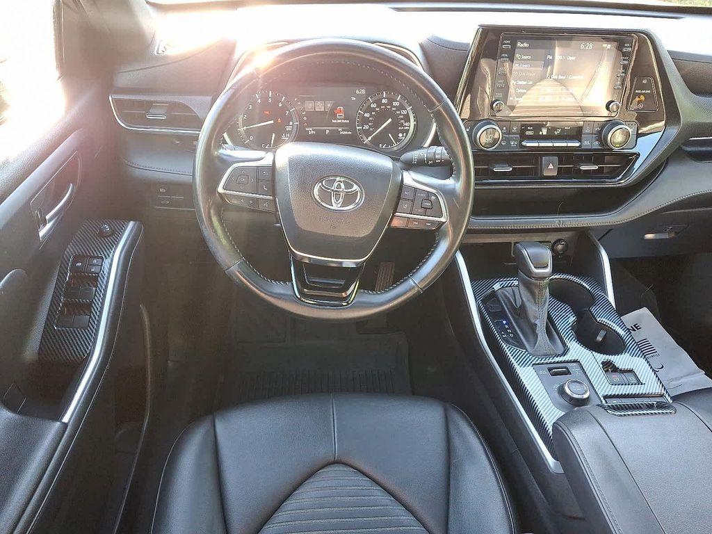 used 2021 Toyota Highlander car, priced at $37,269