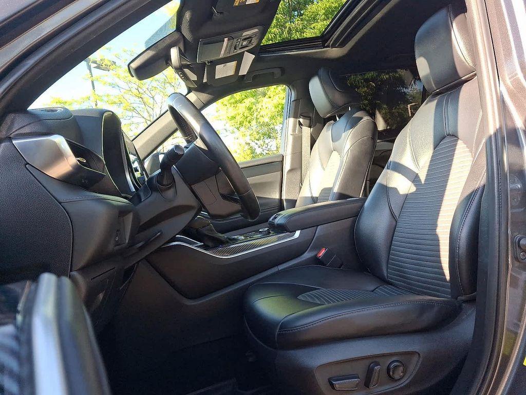 used 2021 Toyota Highlander car, priced at $37,269