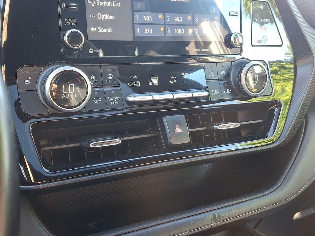 used 2021 Toyota Highlander car, priced at $37,269