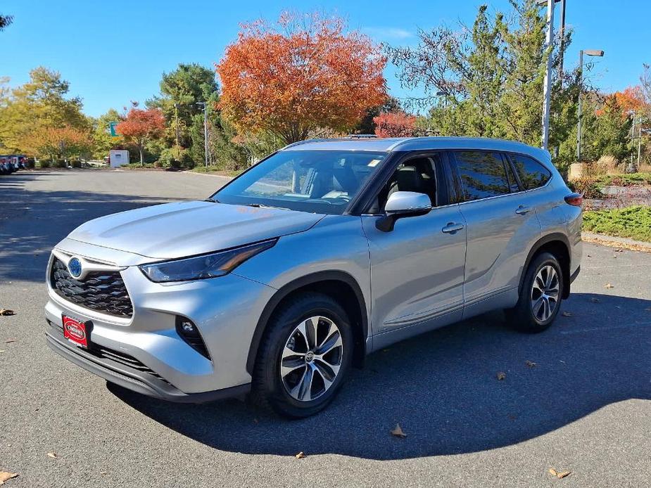 used 2022 Toyota Highlander Hybrid car, priced at $37,584