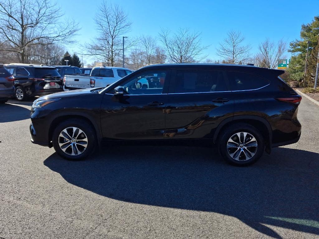 used 2024 Toyota Highlander car, priced at $44,992