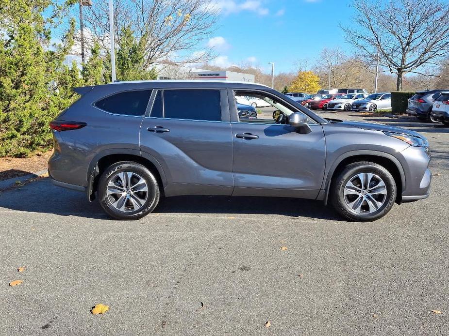 used 2024 Toyota Highlander car, priced at $44,369