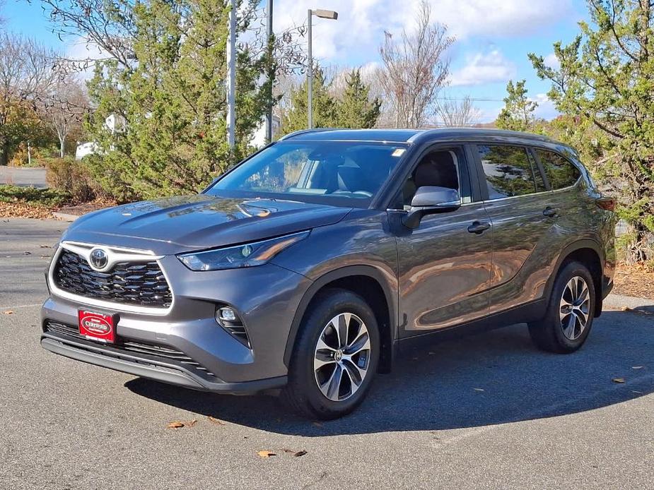 used 2024 Toyota Highlander car, priced at $44,369