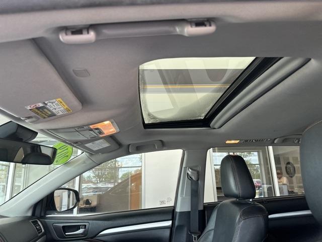 used 2019 Toyota Highlander car, priced at $21,497