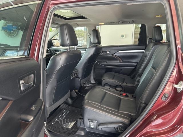 used 2019 Toyota Highlander car, priced at $21,497