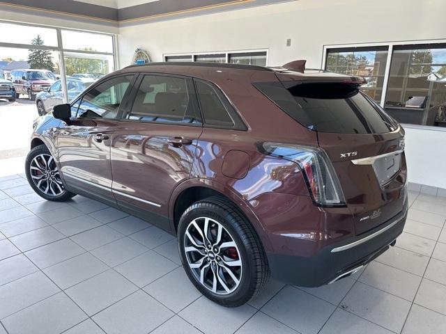 used 2022 Cadillac XT5 car, priced at $37,332