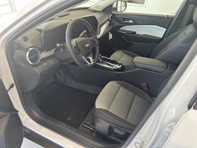 new 2025 Chevrolet Trax car, priced at $23,917