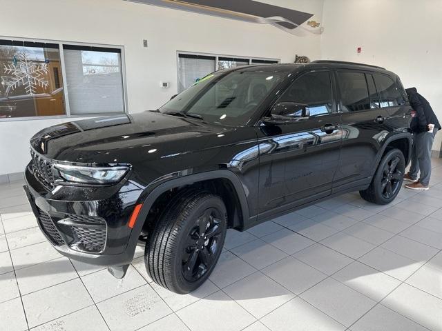 used 2024 Jeep Grand Cherokee car, priced at $36,995