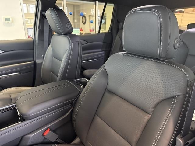 new 2026 Chevrolet Traverse car, priced at $41,876