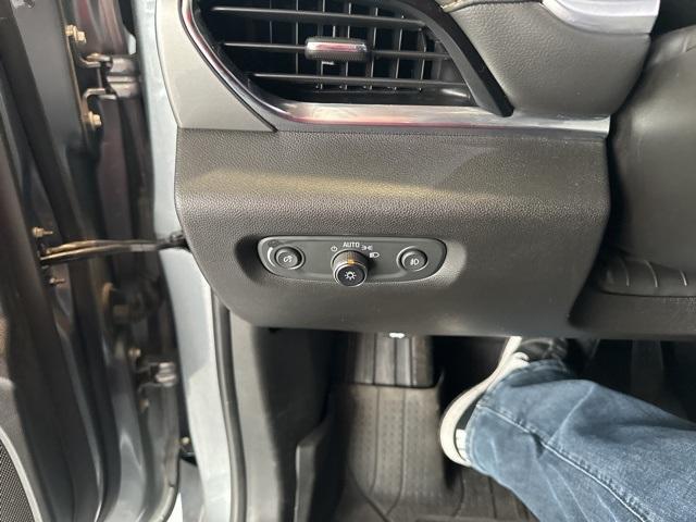 used 2021 Chevrolet Traverse car, priced at $23,999