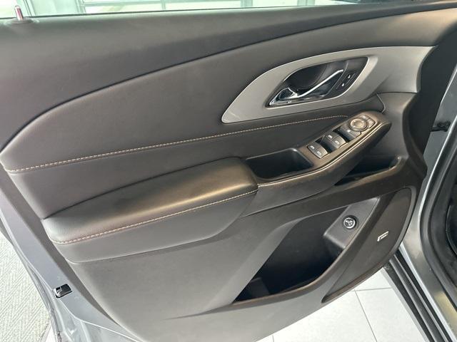 used 2021 Chevrolet Traverse car, priced at $23,999