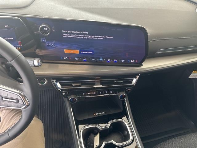 new 2025 Chevrolet Traverse car, priced at $41,669