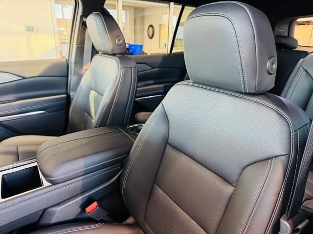 new 2026 Chevrolet Traverse car, priced at $43,708