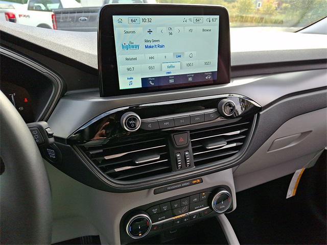 new 2025 Ford Escape car, priced at $33,900