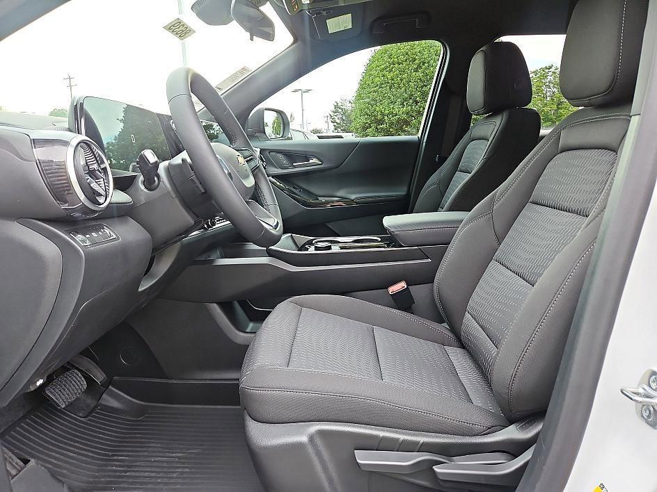 new 2026 Chevrolet Equinox car, priced at $31,995