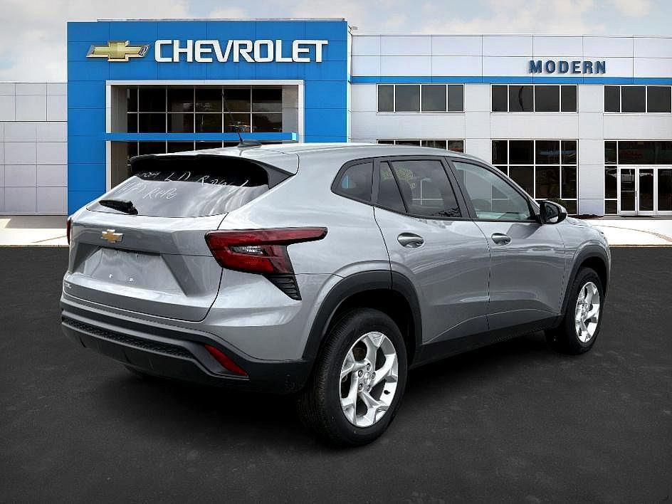 used 2024 Chevrolet Trax car, priced at $22,887