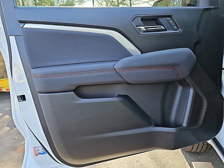 new 2025 Chevrolet Colorado car, priced at $44,595
