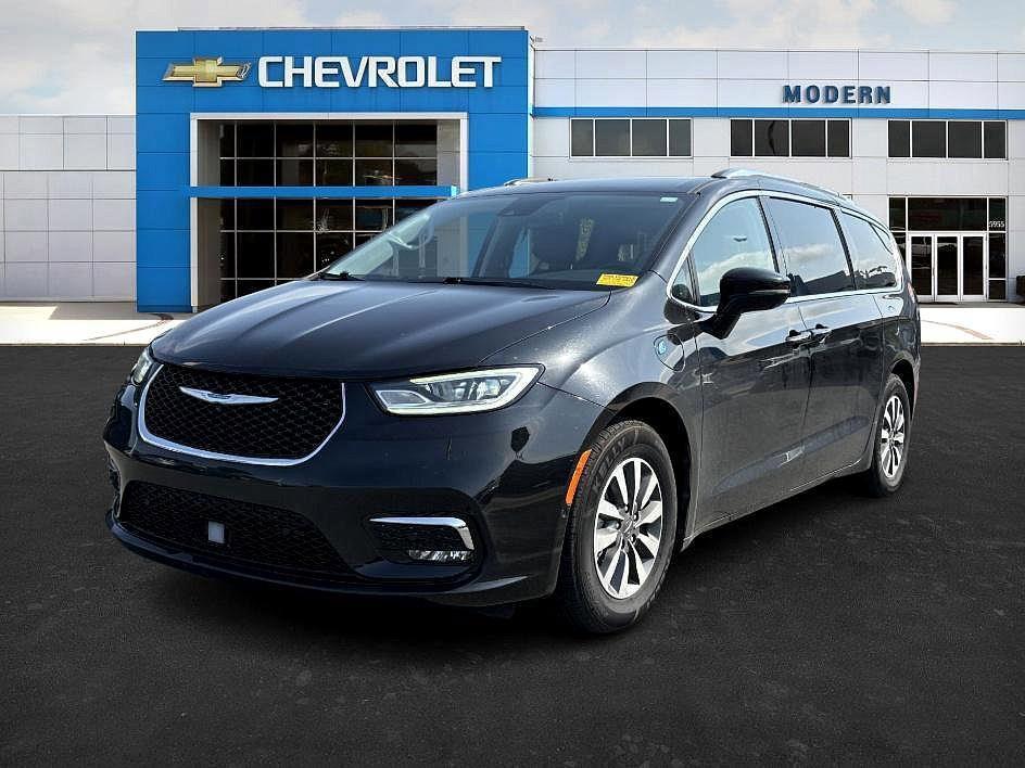 used 2021 Chrysler Pacifica Hybrid car, priced at $21,583
