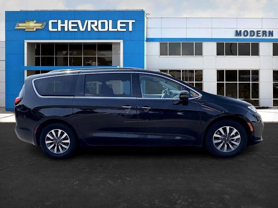 used 2021 Chrysler Pacifica Hybrid car, priced at $21,583
