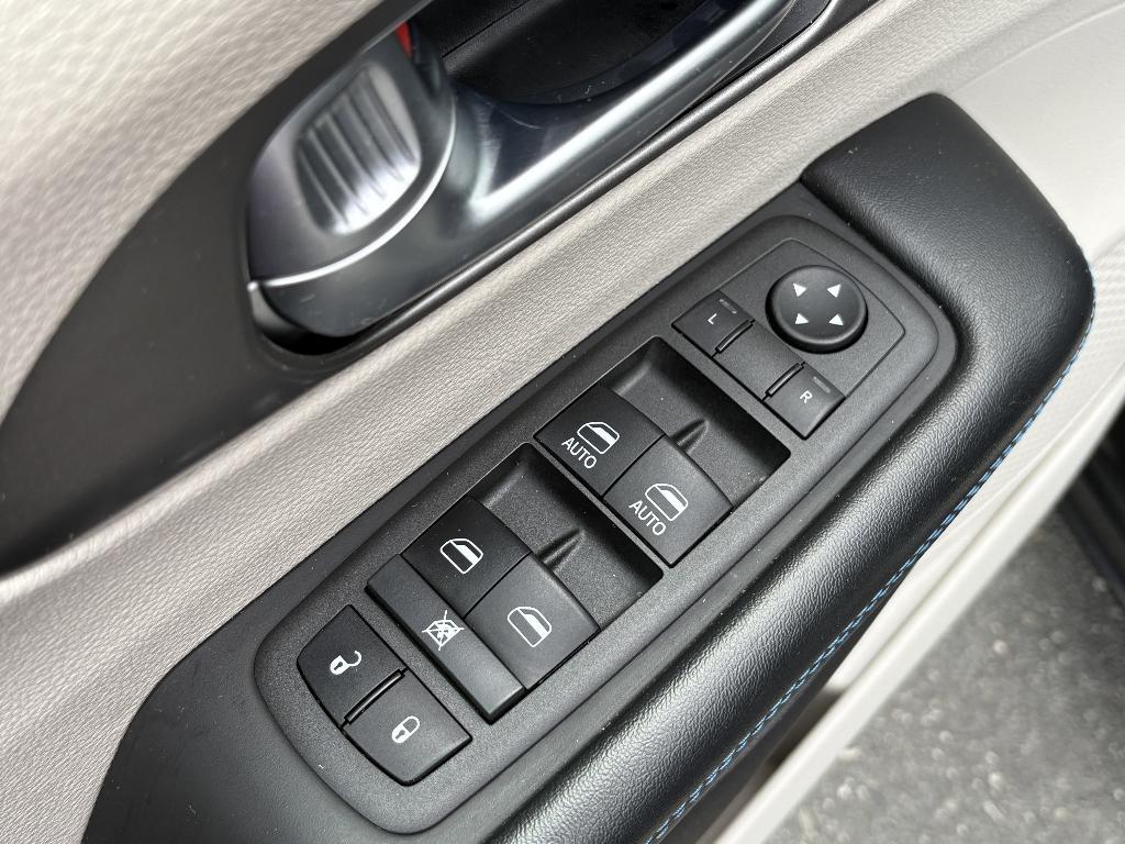 used 2021 Chrysler Pacifica Hybrid car, priced at $21,583