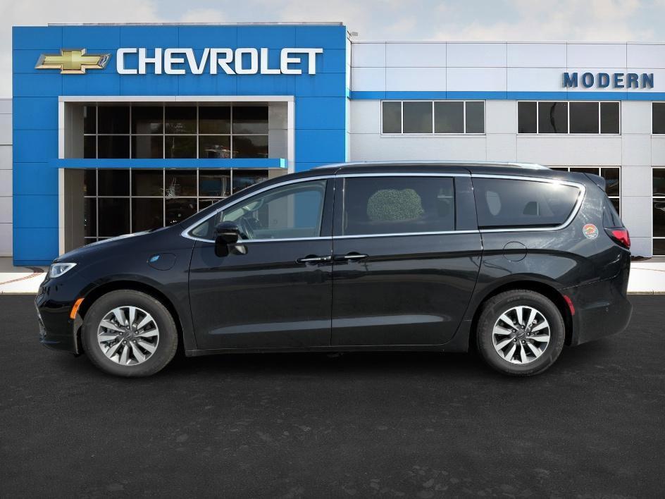 used 2021 Chrysler Pacifica Hybrid car, priced at $21,583