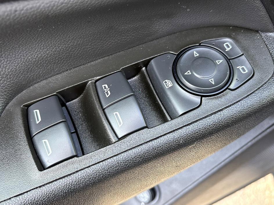 used 2023 Chevrolet Equinox car, priced at $19,727