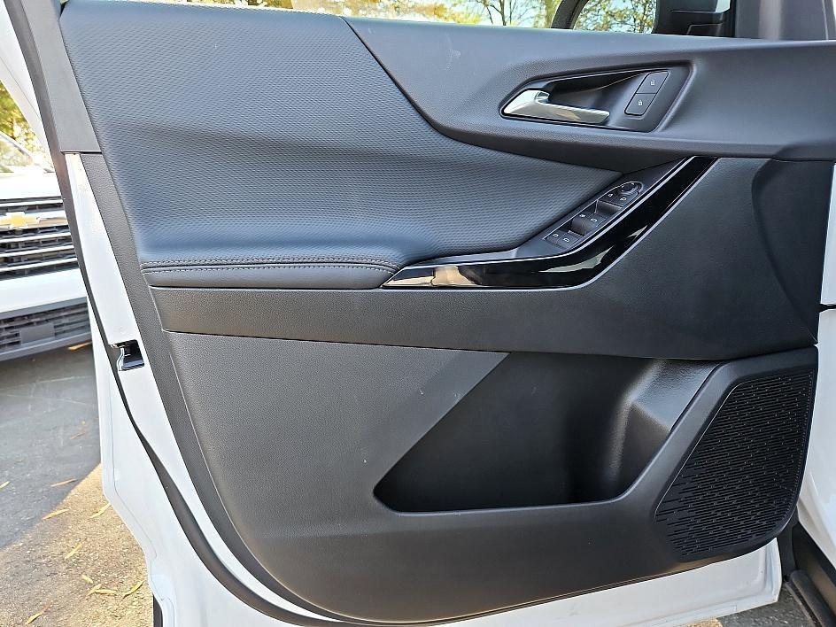 new 2026 Chevrolet Equinox car, priced at $25,595