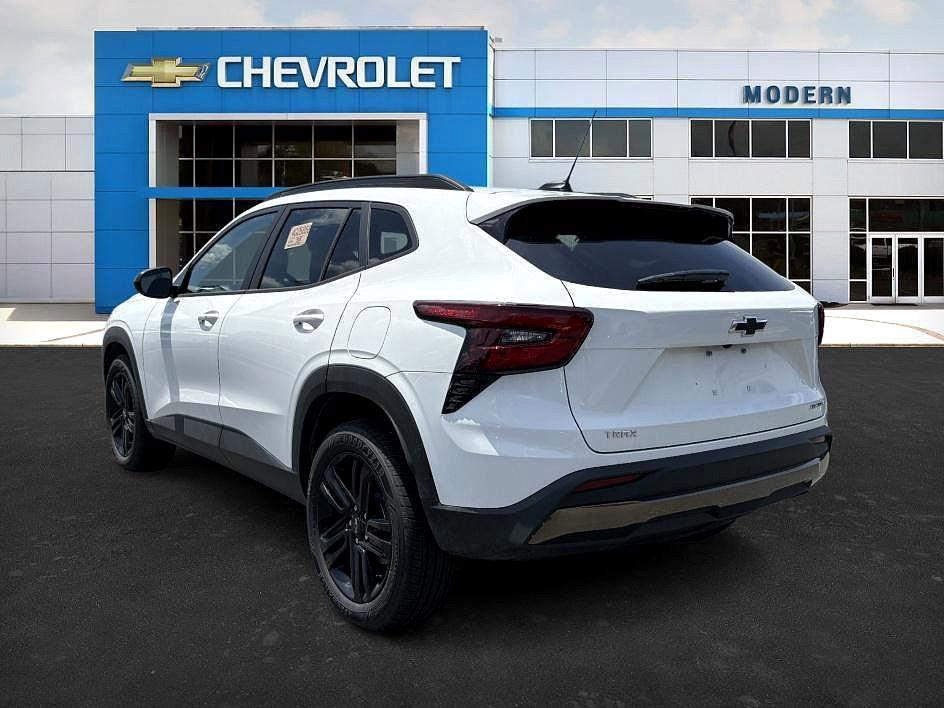 used 2025 Chevrolet Trax car, priced at $25,917