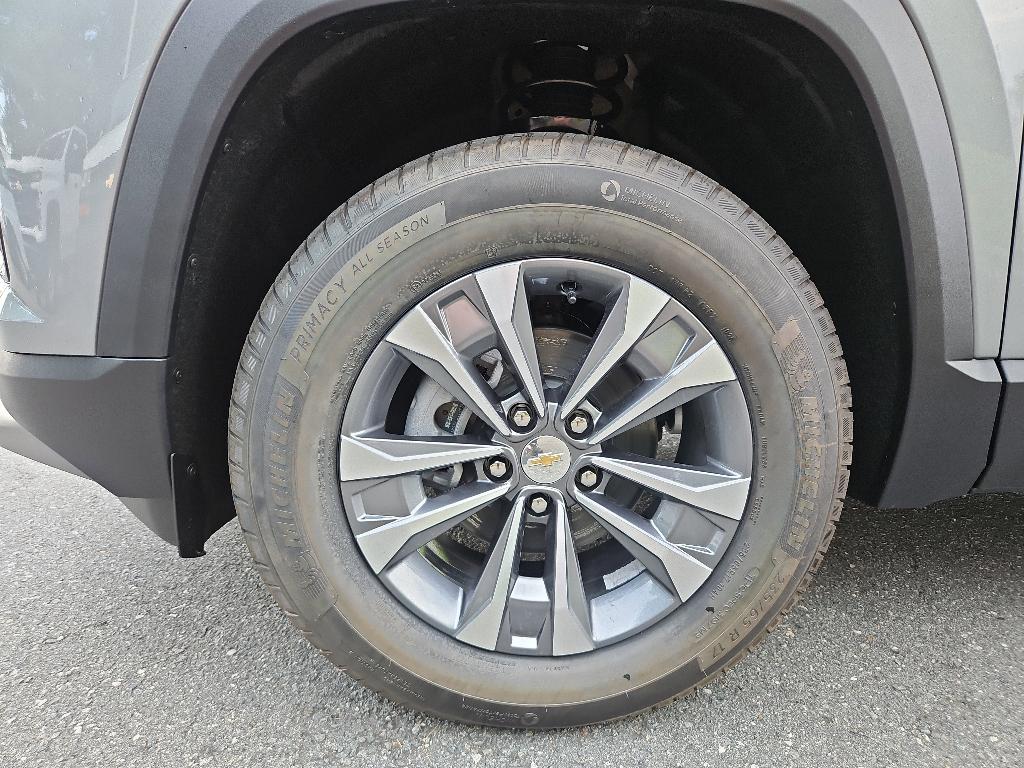 new 2026 Chevrolet Equinox car, priced at $31,995