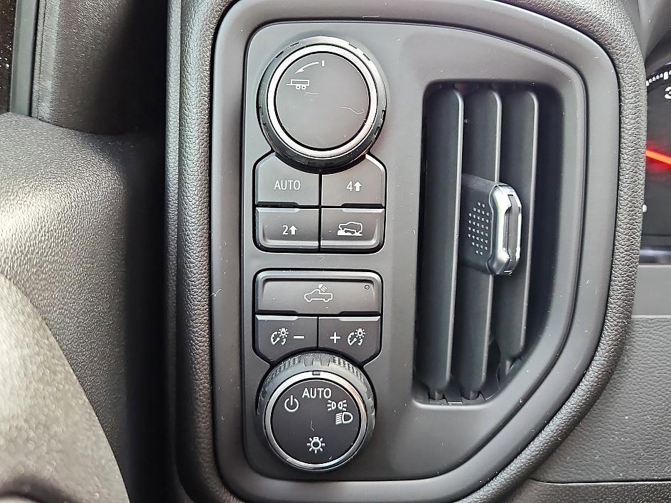 new 2025 Chevrolet Silverado 1500 car, priced at $38,104