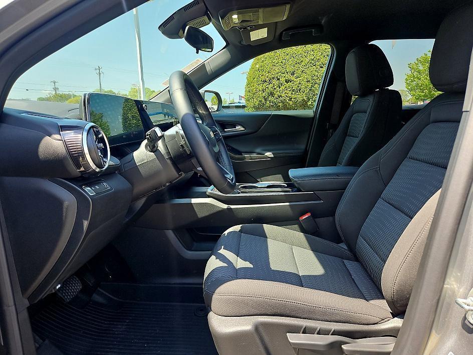 new 2025 Chevrolet Equinox car, priced at $23,620