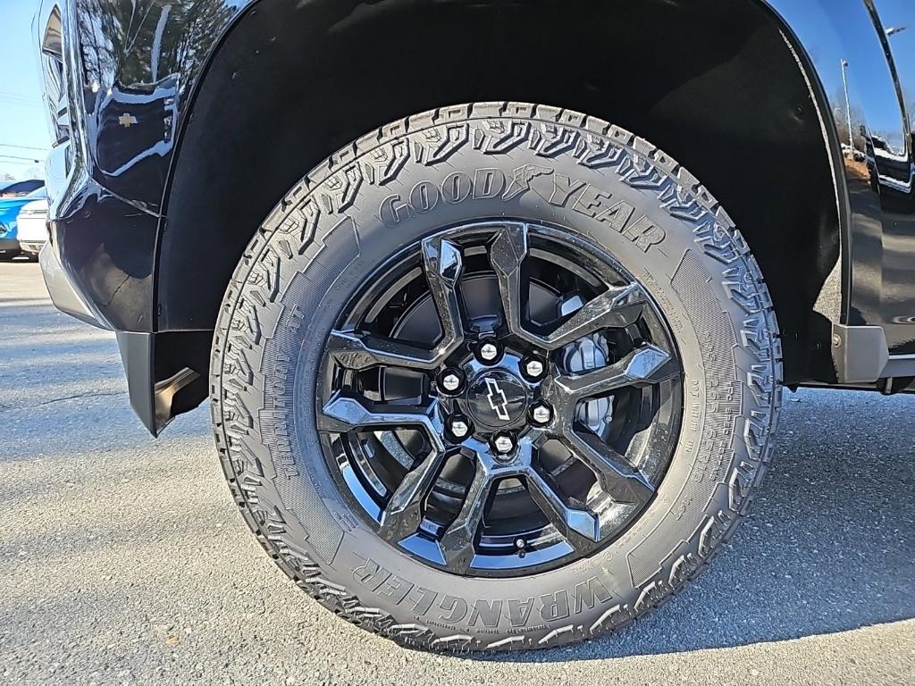 new 2025 Chevrolet Colorado car, priced at $42,670