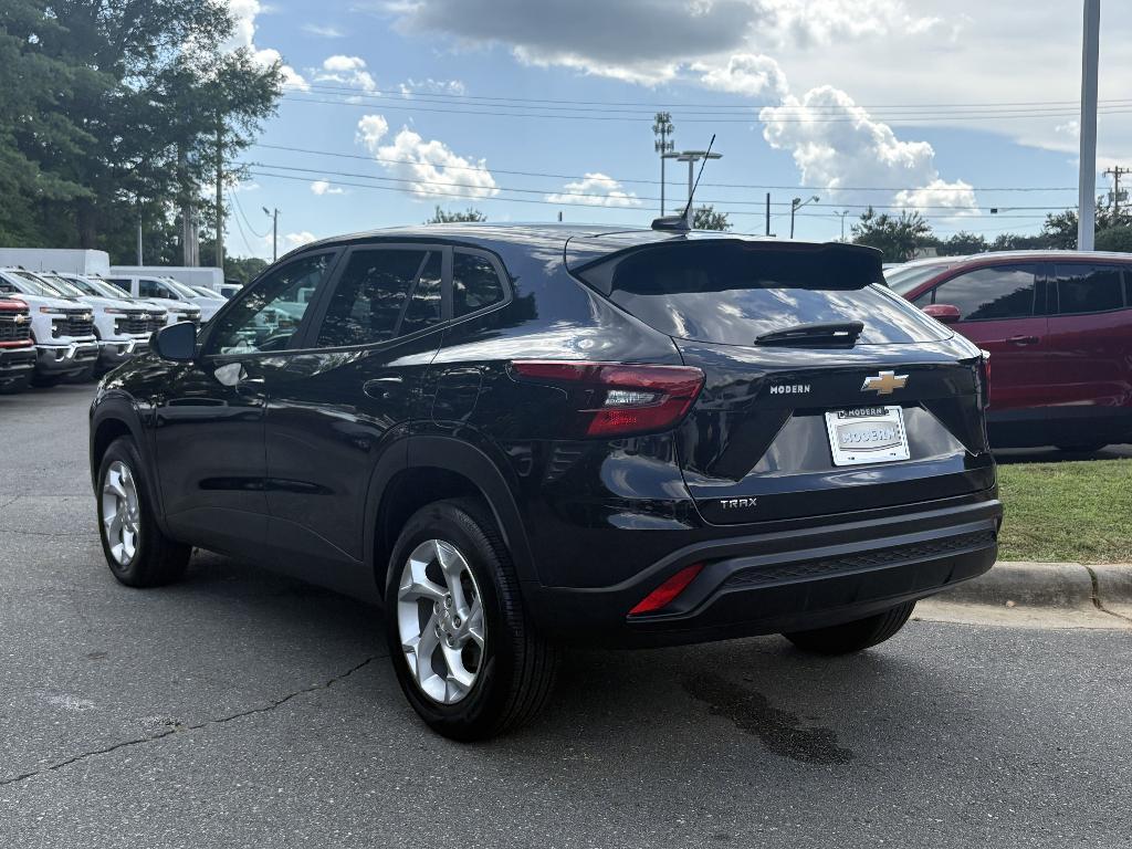 used 2024 Chevrolet Trax car, priced at $22,187