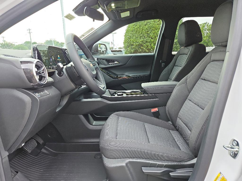 new 2026 Chevrolet Equinox car, priced at $31,995