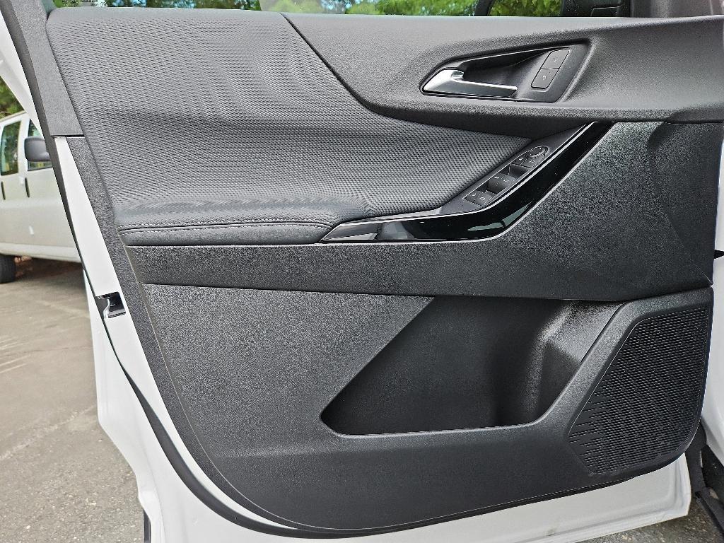 new 2026 Chevrolet Equinox car, priced at $31,995