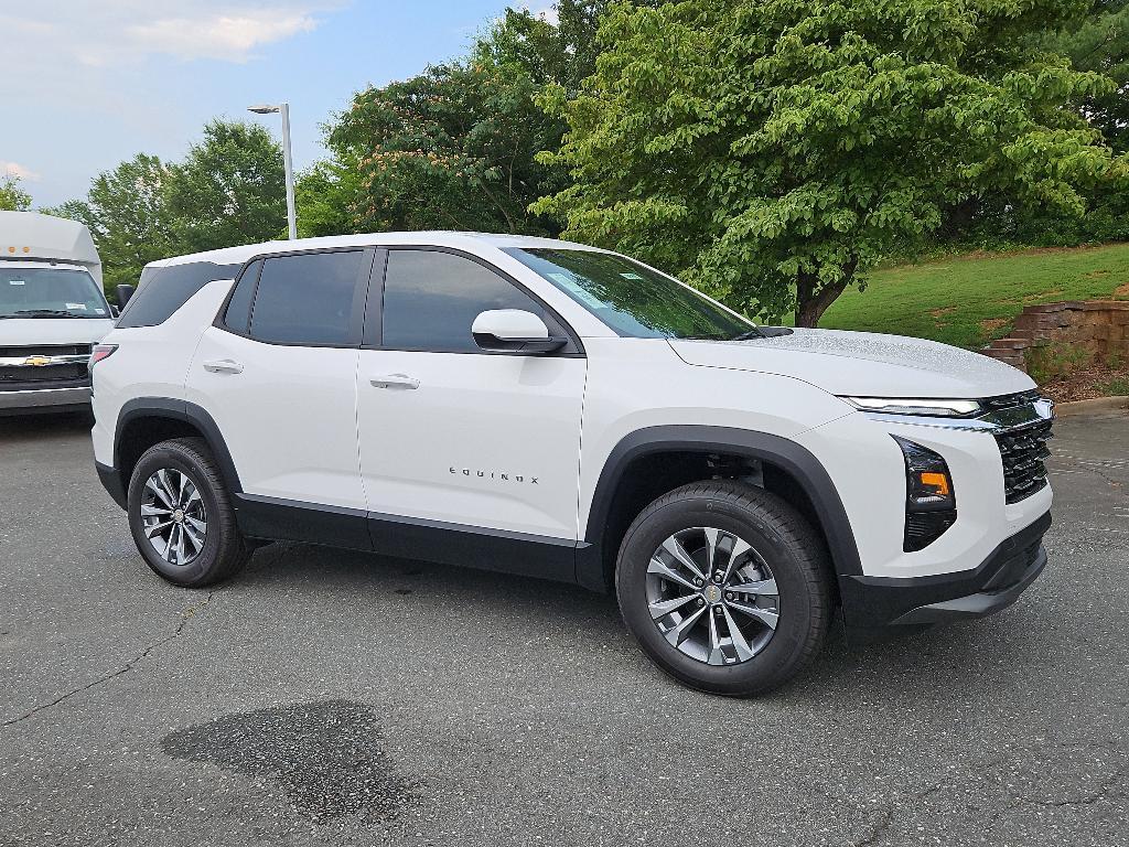 new 2026 Chevrolet Equinox car, priced at $31,995