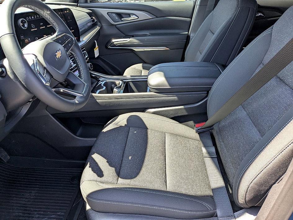 new 2025 Chevrolet Traverse car, priced at $41,894