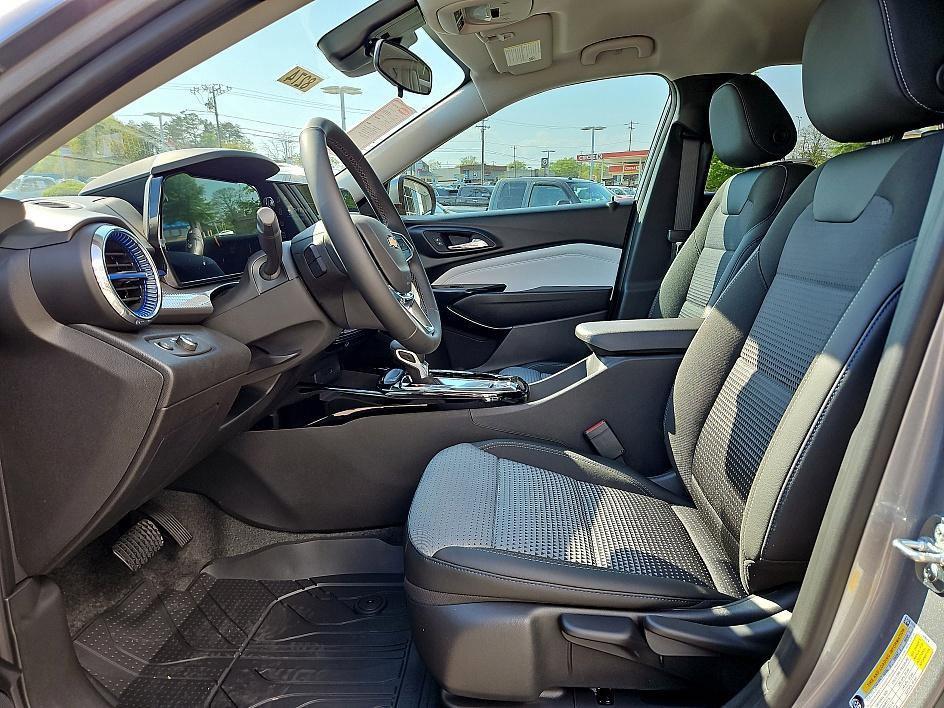 new 2025 Chevrolet Trax car, priced at $24,078