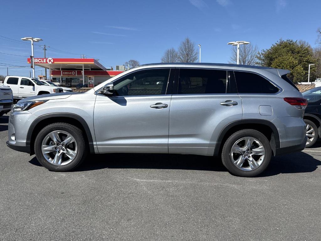 used 2017 Toyota Highlander car, priced at $27,989