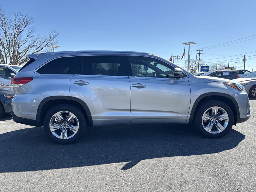 used 2017 Toyota Highlander car, priced at $27,989