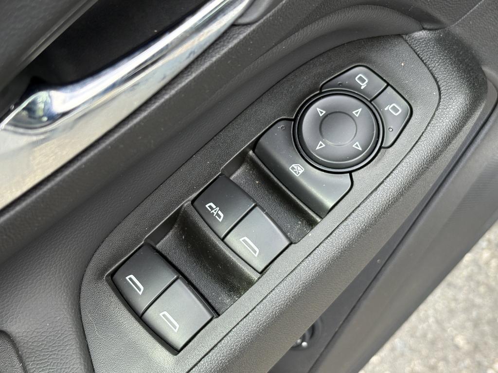 used 2021 Chevrolet Equinox car, priced at $22,887