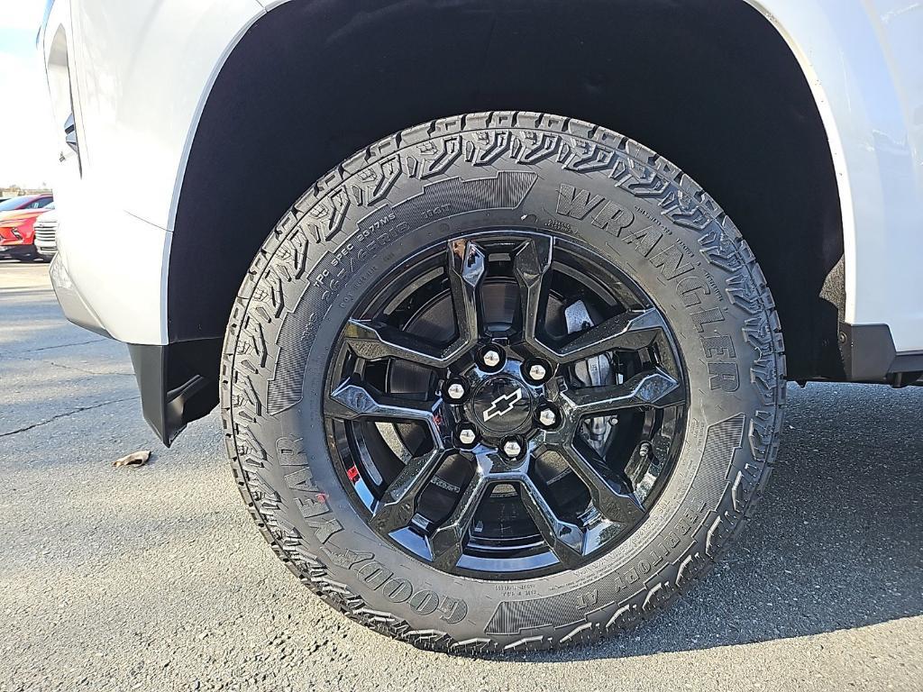 new 2025 Chevrolet Colorado car, priced at $44,120