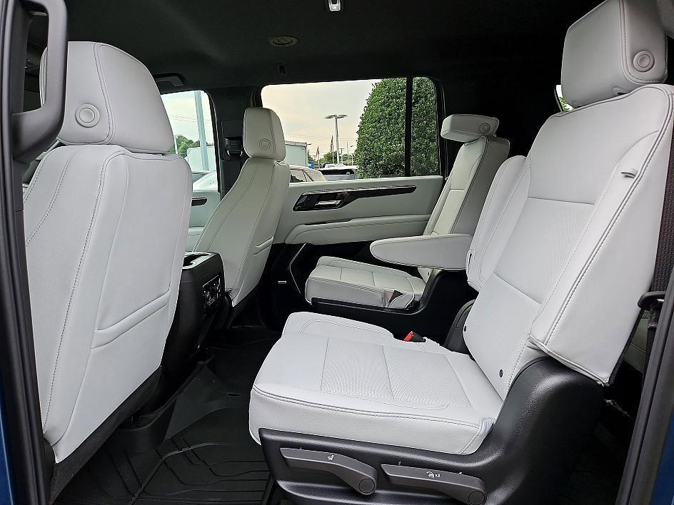 new 2025 Chevrolet Suburban car, priced at $74,619