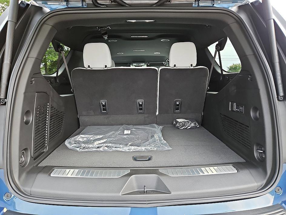 new 2025 Chevrolet Suburban car, priced at $74,619
