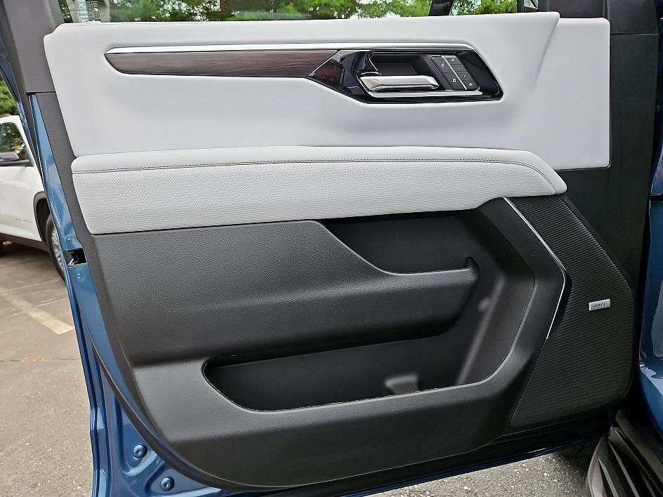 new 2025 Chevrolet Suburban car, priced at $74,619