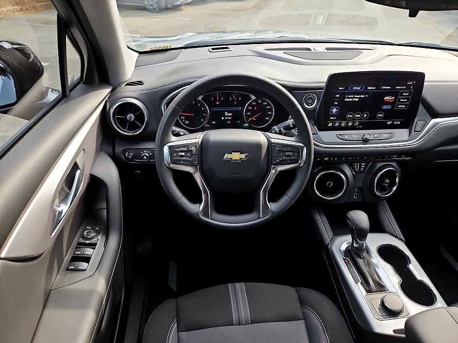 new 2025 Chevrolet Blazer car, priced at $32,789