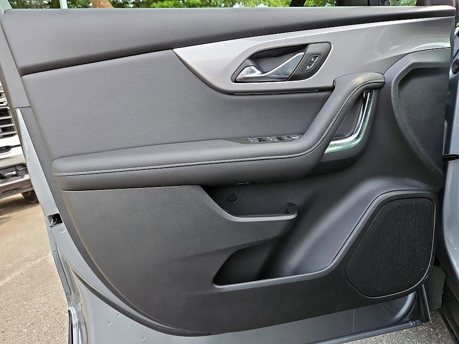 new 2025 Chevrolet Blazer car, priced at $32,789